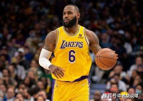 马丽也在影片中展现了直戳泪点的细腻表演